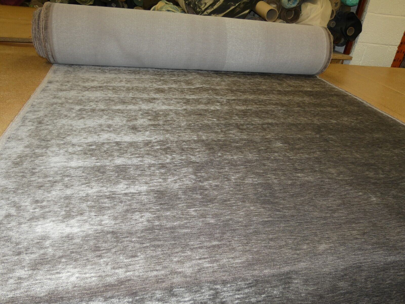 Plain 58 inch Velvet Chenille Fabric, For Upholstery at Rs 200
